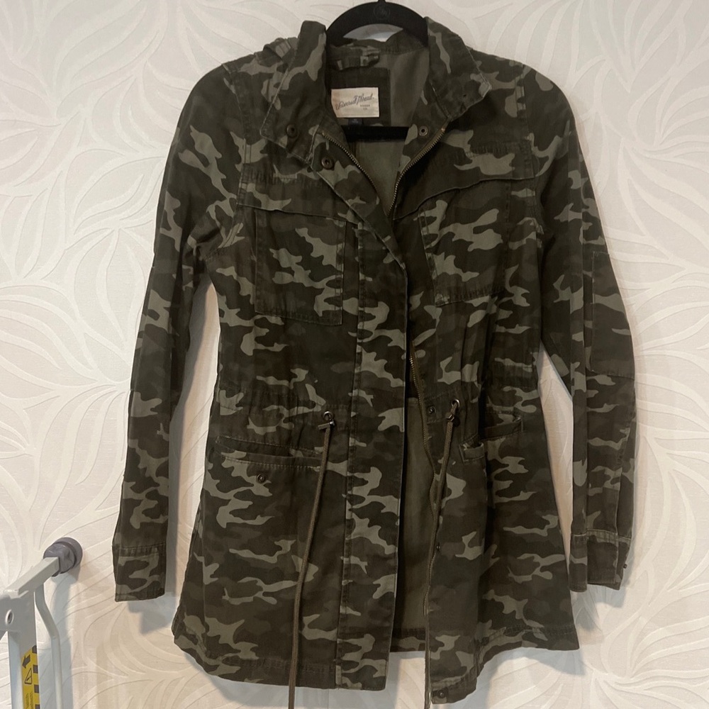Universal Thread Women Size XS Camo Green Canvas Jacket Drawstring Waist